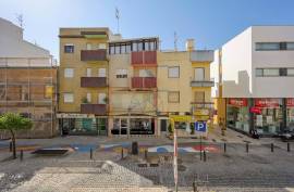 Refurbished office for rent by the year in the Center of Portimão
