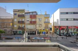 Refurbished office for rent by the year in the Center of Portimão