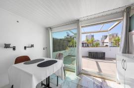 Refurbished office for rent by the year, with terrace and kitchen in Portimão