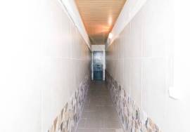 Fully renovated 2 bedroom villa with backyard and tank.