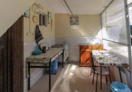 Fully renovated 2 bedroom villa with backyard and tank.