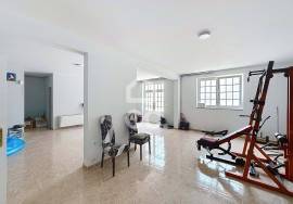 House with Large Areas, Barbecue and Privileged Location in Chaves and close to the accesses of the A24.