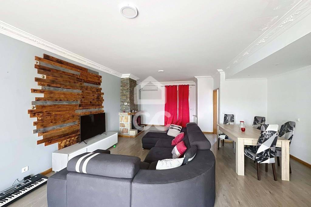 House with Large Areas, Barbecue and Privileged Location in Chaves and close to the accesses of the A24.