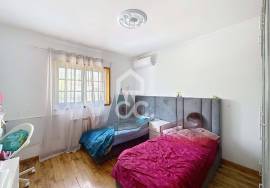 House with Large Areas, Barbecue and Privileged Location in Chaves and close to the accesses of the A24.