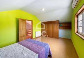 House with Large Areas, Barbecue and Privileged Location in Chaves and close to the accesses of the A24.