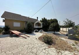 House with Large Areas, Barbecue and Privileged Location in Chaves and close to the accesses of the A24.