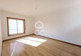 3 bedroom apartment with suite, closed garage and privileged location on the outskirts of Chaves