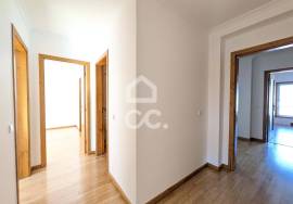 3 bedroom apartment with suite, closed garage and privileged location on the outskirts of Chaves
