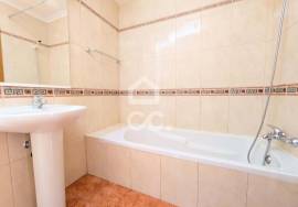 3 bedroom apartment with suite, closed garage and privileged location on the outskirts of Chaves
