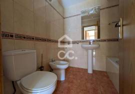 3 bedroom apartment with suite, closed garage and privileged location on the outskirts of Chaves