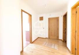 3 bedroom apartment with suite, closed garage and privileged location on the outskirts of Chaves