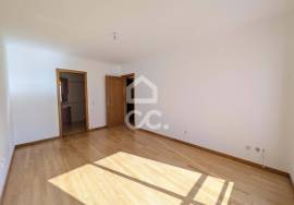 3 bedroom apartment with suite, closed garage and privileged location on the outskirts of Chaves