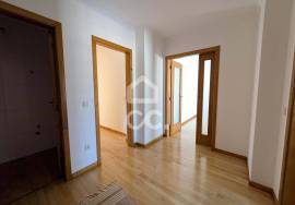 3 bedroom apartment with suite, closed garage and privileged location on the outskirts of Chaves