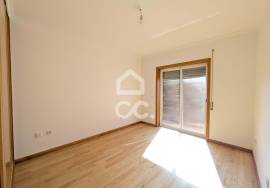3 bedroom apartment with suite, closed garage and privileged location on the outskirts of Chaves