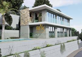 Land with approved project and panoramic views with 735m²