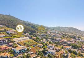 Land with approved project and panoramic views with 735m²