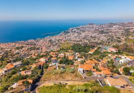 Land with approved project and panoramic views with 735m²