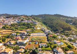 Land with approved project and panoramic views with 735m²