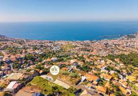 Land with approved project and panoramic views with 735m²