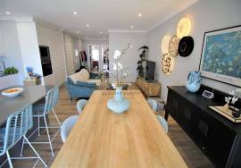 Fully refurbished and furnished 2 bedroom apartment