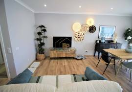 Fully refurbished and furnished 2 bedroom apartment