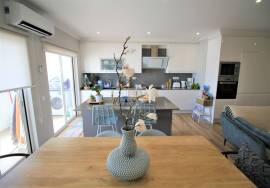 Fully refurbished and furnished 2 bedroom apartment