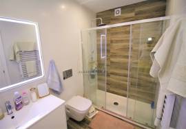 Fully refurbished and furnished 2 bedroom apartment