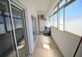 Fully refurbished and furnished 2 bedroom apartment