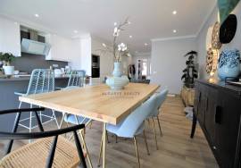 Fully refurbished and furnished 2 bedroom apartment