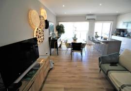 Fully refurbished and furnished 2 bedroom apartment