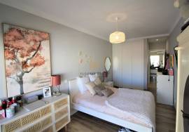 Fully refurbished and furnished 2 bedroom apartment