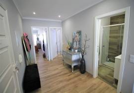 Fully refurbished and furnished 2 bedroom apartment
