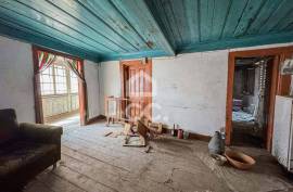 Stone House for Reconstruction in Pindelo de Silgueiros