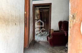 Stone House for Reconstruction in Pindelo de Silgueiros