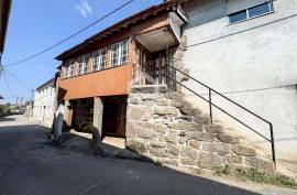 Stone House for Reconstruction in Pindelo de Silgueiros