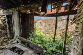 Stone House for Reconstruction in Pindelo de Silgueiros