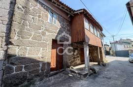 Stone House for Reconstruction in Pindelo de Silgueiros