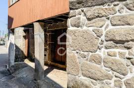 Stone House for Reconstruction in Pindelo de Silgueiros