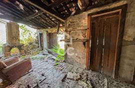 Stone House for Reconstruction in Pindelo de Silgueiros