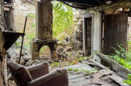 Stone House for Reconstruction in Pindelo de Silgueiros