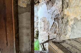 Stone House for Reconstruction in Pindelo de Silgueiros
