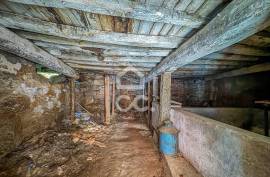 Stone House for Reconstruction in Pindelo de Silgueiros