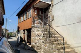Stone House for Reconstruction in Pindelo de Silgueiros