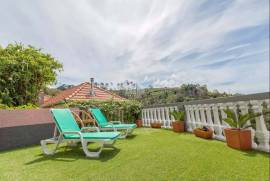 Cottage for sale in the country!