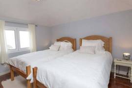 Cottage for sale in the country!