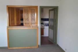 1 bedroom banking apartment on the 2nd floor of a building located in Avis, Portalegre.