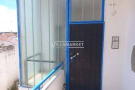 1 bedroom banking apartment on the 2nd floor of a building located in Avis, Portalegre.