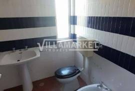 1 bedroom banking apartment on the 2nd floor of a building located in Avis, Portalegre.