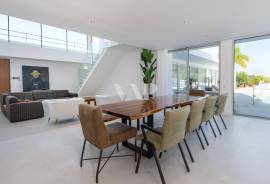 Contemporary 4 Bedroom Villa with 5ha Land, Salir