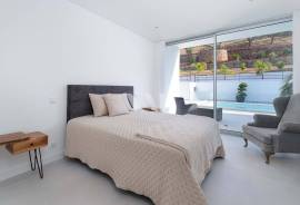 Contemporary 4 Bedroom Villa with 5ha Land, Salir